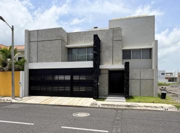 Casa · 450m² · 4 Recámaras · 5 Estacionamientos · Casa en Venta Playas del Conchal