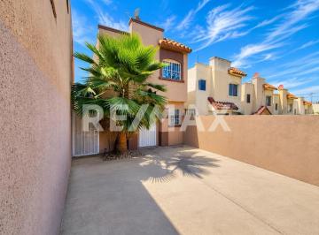 Casa · 120m² · 2 Recámaras · 2 Estacionamientos · Casa en Renta en Hacienda Casa Grande, El Florido