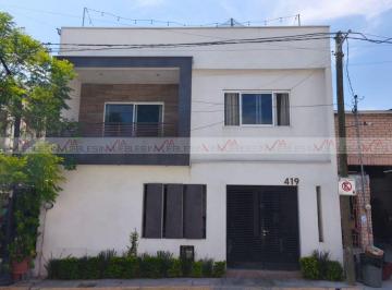 Casa · 313m² · 5 Recámaras · 1 Estacionamiento · Casa en Venta en Rincón Colonial