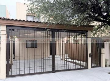 Casa · 164m² · 3 Recámaras · 2 Estacionamientos · Casa en Renta en Bosques del Contry