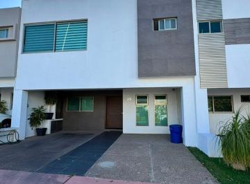 Casa en condominio de 4 habitaciones, Zapopan · Casa con Roof Garden en Venta en Solares