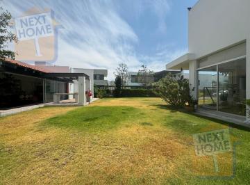Casa en condominio · 1366m² · 3 Recámaras · 10 Estacionamientos · Venta Casa El Campanario con Gran Terreno