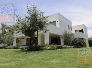 Casa en condominio · 1495m² · 4 Recámaras · 4 Estacionamientos · Casa Venta en Fraccionamiento El Campanario