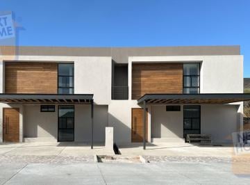 Casa en condominio · 250m² · 4 Recámaras · 2 Estacionamientos · Casa en Condominio en Altozano Querétaro