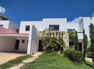 Casa de 3 habitaciones, Mérida · Casa en Renta en Cocoyoles