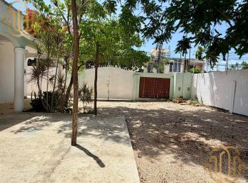 Casa · 325m² · 4 Recámaras · Casa Uso de Suelo Mixto