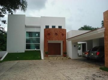 Casa de 3 habitaciones, Mérida · Casa en Venta en Club de Glof La Ceiba