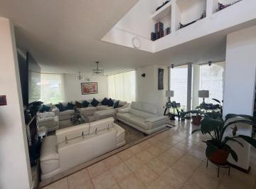 Casa · 800m² · 5 Recámaras · 6 Estacionamientos · Casa en Venta en Fraccionamiento La Virgen, Metepec.