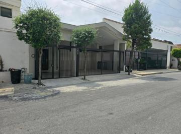 Casa · 230m² · 3 Recámaras · 2 Estacionamientos · Casa Juan E Lopez