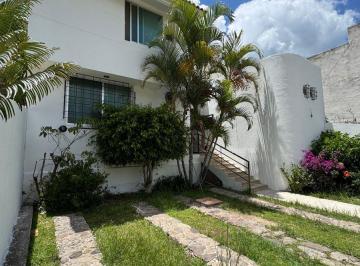 Casa de 3 habitaciones, León · Casa en Venta con Terraza, Jardín y Bar, con 3 Recámaras, en Lomas de Gran Jardín, en León, Gto.