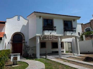 Casa de 4 habitaciones, Zapopan · Casa en Renta en Valle Real