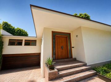 e42dbd9dcada2b3e6d6bcbbe996262aeddfc6ef0ee39f508c6a102868906e0e2 · Casa en Venta en Jardines del Pedregal