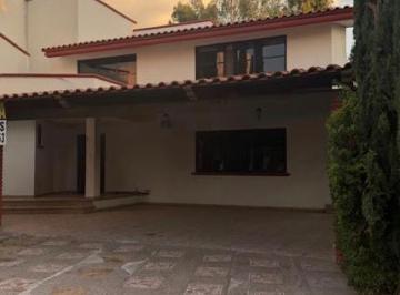Casa · 407m² · 4 Recámaras · 4 Estacionamientos · Espaciosa Casa en Club de Golf La Hacienda
