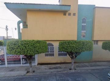 Casa de 3 habitaciones, Zamora · Increible Casa de Dos Pisos Ubicada en Miguel Aleman 587, Michoacan