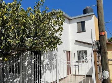 Casa de 3 habitaciones, Chihuahua · Se Vende Casa de 2 Plantas en Fracc. Alamedas (Norte de La Ciudad) $1'400,000