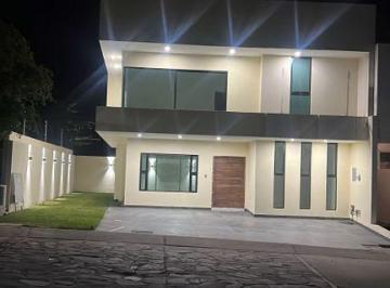 Casa en condominio · 270m² · 3 Recámaras · 2 Estacionamientos · Casa en Venta Coto Helechos Los Robles