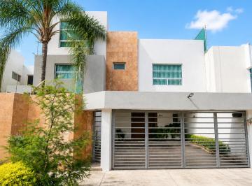 Casa de 3 habitaciones, Zapopan · Casa en Venta – Excelente Ubicación en Jardines del Sol