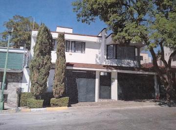 Casa · 360m² · 2 Estacionamientos · Casa en Venta en Ls Herradura