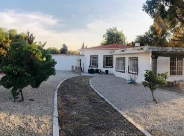 Casa · 992m² · 2 Recámaras · 8 Estacionamientos · Venta Casa Los Pajaros, Corregidora