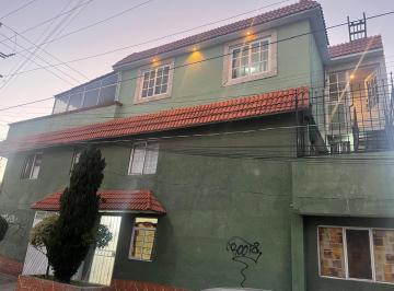 Casa · 60m² · 4 Recámaras · 1 Estacionamiento · Excelente Casa en Venta con Excelentes Espacios y Local Comercial con Acceso Independiente