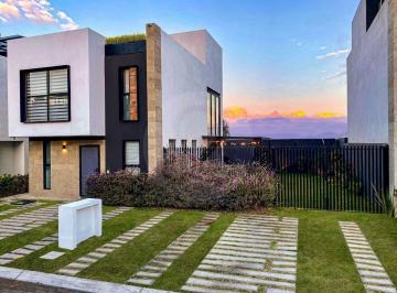 Casa · 260m² · 2 Recámaras · 4 Estacionamientos · Casa en Venta en Calimaya