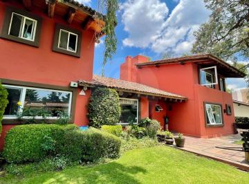 Casa · 650m² · 3 Recámaras · 4 Estacionamientos · Casa en Venta en Club de Golf Los Encinos