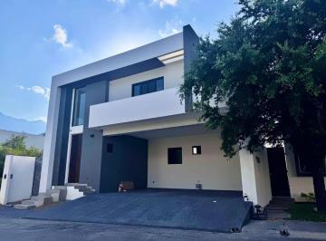 Casa de 4 habitaciones, Monterrey · Casa en Venta en Monterrey