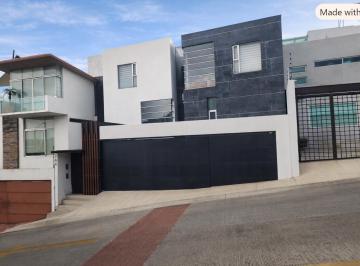 Casa · 260m² · 3 Recámaras · 4 Estacionamientos · Casa en Venta en 6a. Sección Lomas Verdes