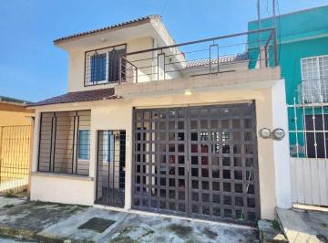 Casa de 3 habitaciones, Coatepec · Casa en Venta en Coatepec a Minutos del Centro | 3 Recámaras, 3 Baños y Excelente Ubicación