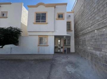 Casa · 120m² · 3 Recámaras · 2 Estacionamientos · Casa en Renta en Frac Riscos del Sol
