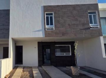 Casa en condominio · 158m² · 3 Recámaras · 3 Estacionamientos · Casa en Venta, Calle El Húngaro en Fraccionamiento Cañadas del Arroyo, Corregidora, Qro.