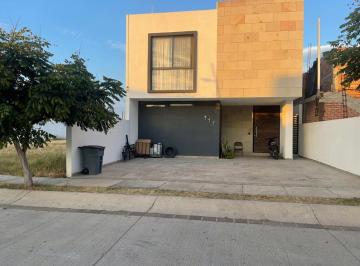 Casa · 130m² · 3 Recámaras · 3 Estacionamientos · Renta Casa Amueblada, Mayorazgo del Carmén León Gto, Cerca de La Zona Industrial