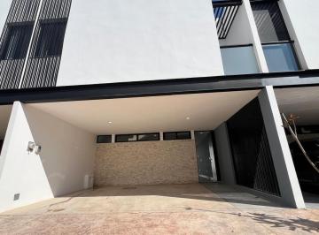 b7c5aaab4638bd6de1793e2a3c21376f81e3465a49760619d775aa9abc686384 · Towhouse Premium Tipo Casa con Roof To en Venta en Privada