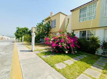 Casa de 2 habitaciones, Xochitepec · Casa en Venta en Fraccionamiento Los Laureles en Xochitepec Morelos