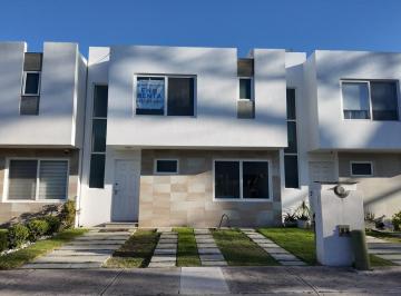 Casa · 3 Recámaras · 2 Estacionamientos · Casa en Paseos del Bosque