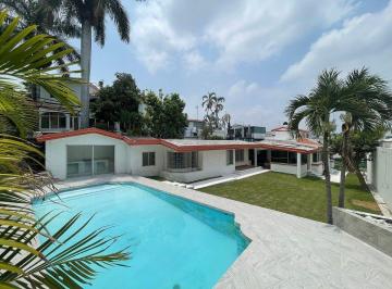 c8f98cfd7b01f276f032f02988e8fc78e31e7fc7291b837e71a735e0df1c44a4 · Casa con Linda Alberca y Jardín con Potencial de Inversión / Lomas de Cocoyoc