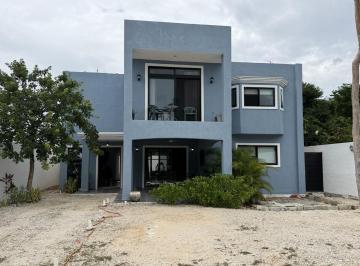 Casa · 253m² · 3 Recámaras · 3 Estacionamientos · Casa en Venta en Mérida