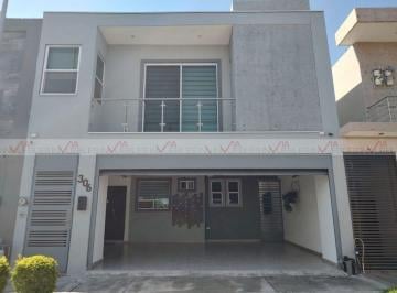 Casa · 280m² · 4 Recámaras · 2 Estacionamientos · Casa en Venta en La Encomienda