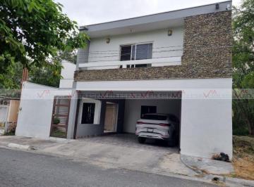 Casa · 300m² · 4 Recámaras · 2 Estacionamientos · Casa en Venta en San Pedro El Alamo