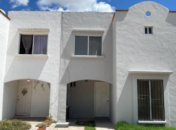Casa · 94m² · 3 Recámaras · 1 Estacionamiento · Casa en Venta Campo Real - (4)