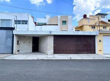 Casa de 3 habitaciones, Querétaro · Casa de 250 m² con 3 Recámaras en Venta en Colinas del Cimatario