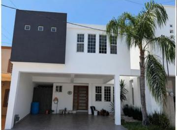 Casa · 160m² · 4 Recámaras · 2 Estacionamientos · Venta Casa Cumbres Al Norte ¡4 Recamaras