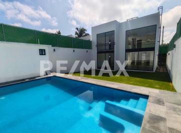 Casa · 300m² · 3 Recámaras · 2 Estacionamientos · Casa en Venta en Morelos, Fraccionamiento Real de Oaxtepec