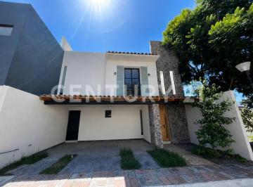 Casa · 195m² · 3 Recámaras · 2 Estacionamientos · Casa en Venta - Residencial Foresta - Zona Zerezotla San Cristobal Tepontla