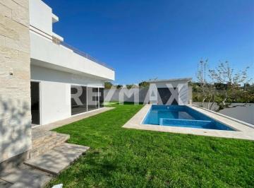 Casa · 763m² · 3 Recámaras · 4 Estacionamientos · Casa en Venta en Morelos, Altos de Oaxtepec