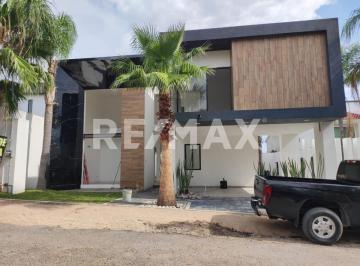 Casa · 300m² · 3 Recámaras · 2 Estacionamientos · Casa en Venta en Morelos, Fraccionamiento Altos de Oaxtepec