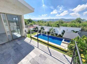 Casa · 556m² · 4 Recámaras · 3 Estacionamientos · Casa en Venta en Morelos, Paraíso Country Club, Emiliano Zapata