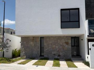 Casa de 3 habitaciones, El Marqués · Casa de 142 m² con 3 Recámaras en Venta en Capital Sur