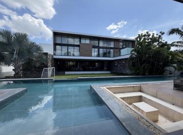 Casa · 1354m² · 7 Recámaras · 4 Estacionamientos · Casa en Venta en Mérida