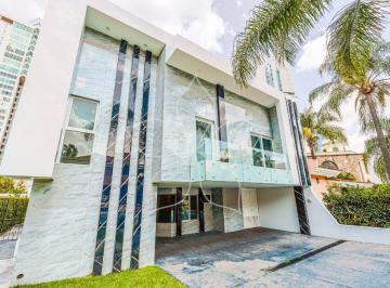 Casa de 4 habitaciones, Zapopan · Residencia en Venta en Coto Murcia, Puerta de Hierro, Zona Andares, Zapopan.